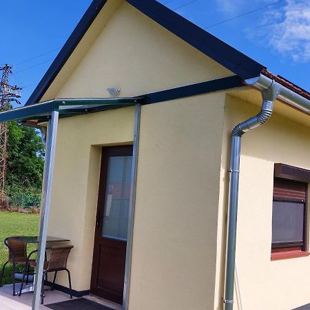 Ferienwohnung Szarszo Apartman Es Kempinghaz Balatonszarszo Exterior foto