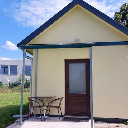 Ferienwohnung Szarszo Apartman Es Kempinghaz Balatonszarszo Exterior foto