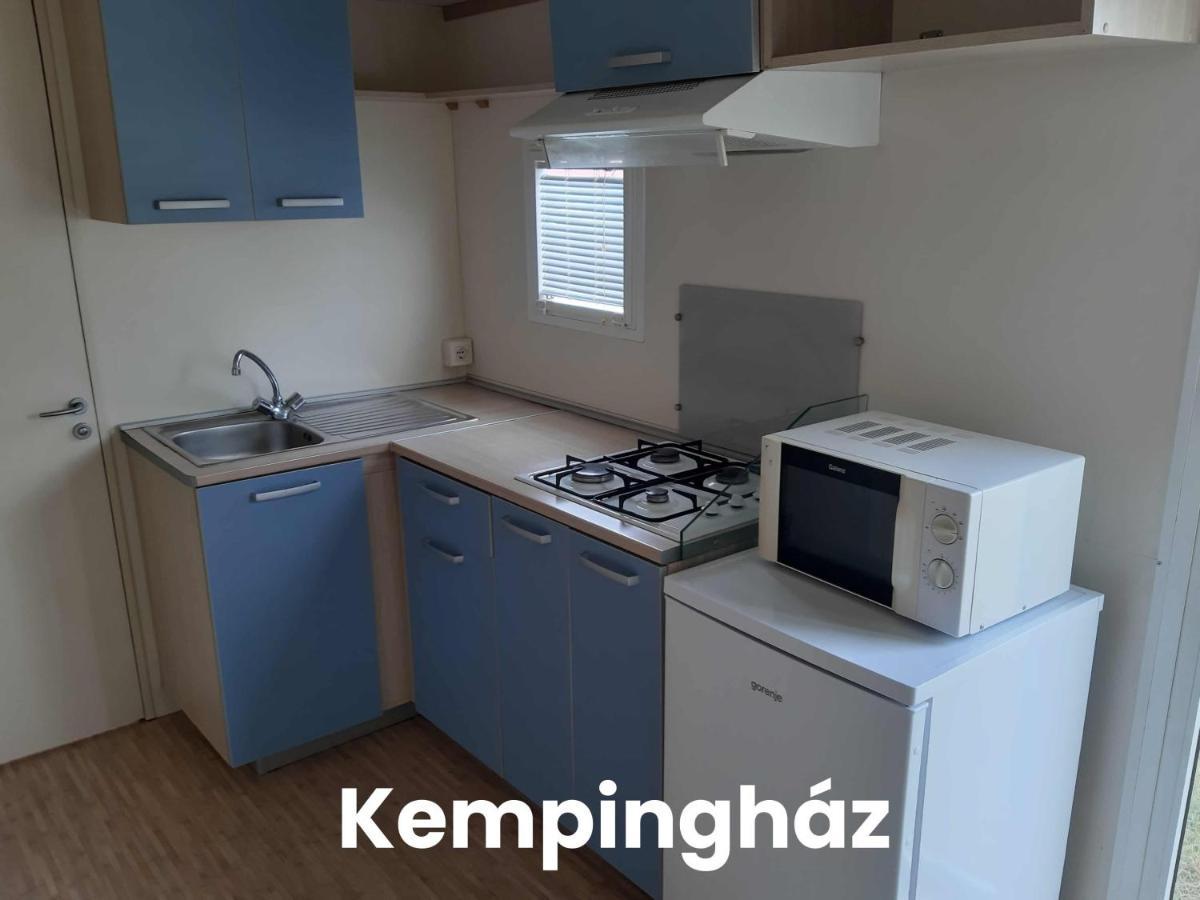 Ferienwohnung Szarszo Apartman Es Kempinghaz Balatonszarszo Exterior foto