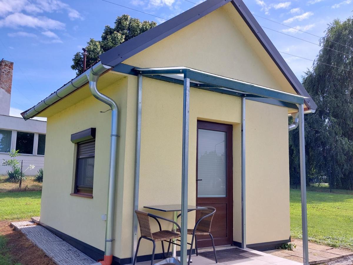Ferienwohnung Szarszo Apartman Es Kempinghaz Balatonszarszo Exterior foto